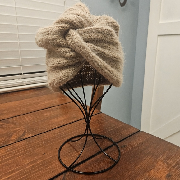 Accessories - Womens hat NWOT
